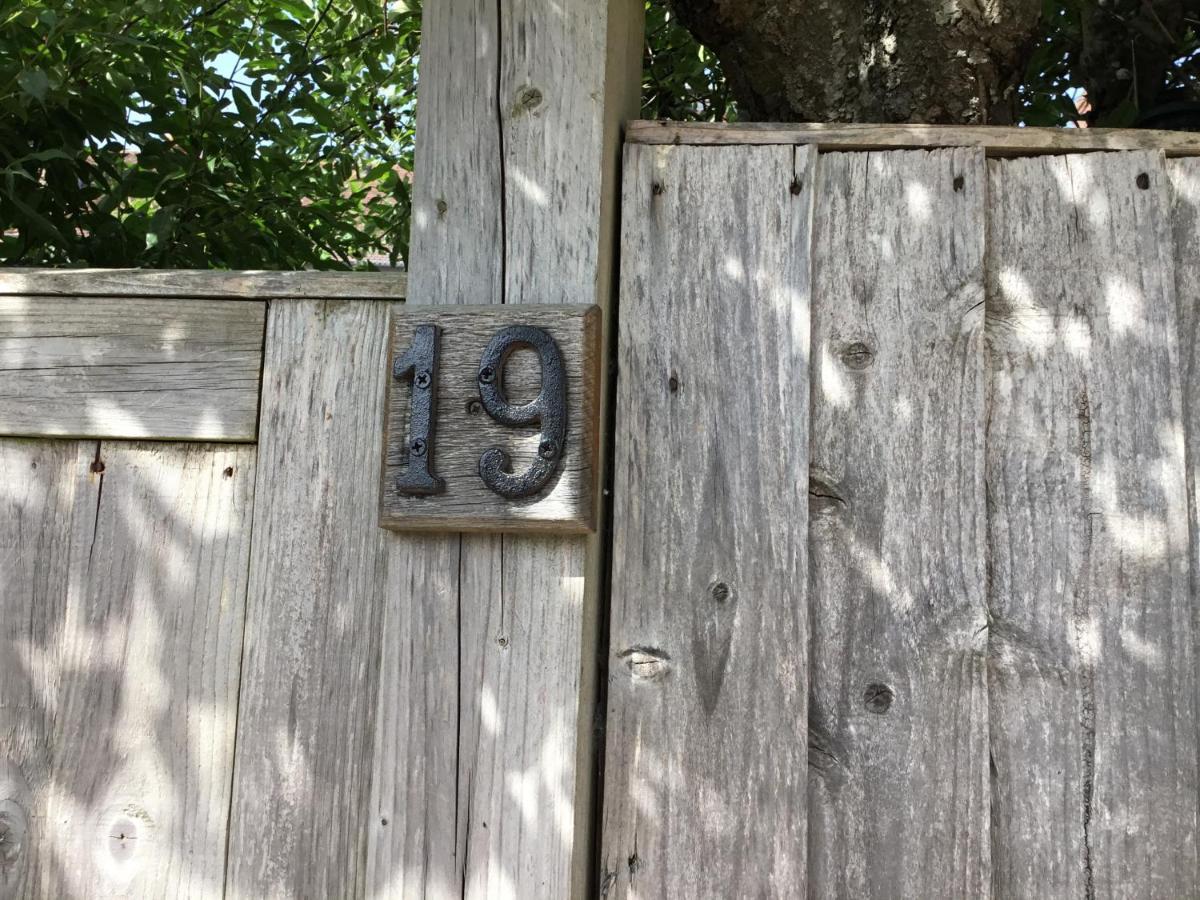 Number 19 B&B Chichester Esterno foto